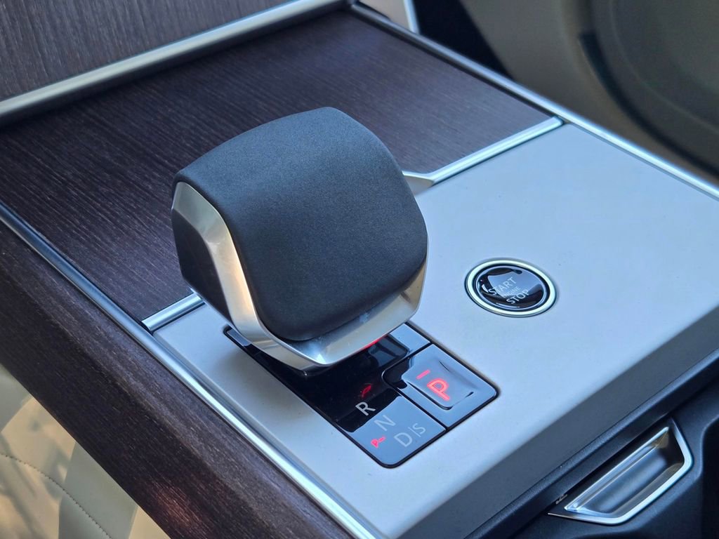 New 2025 Land Rover Range Rover SE image 14