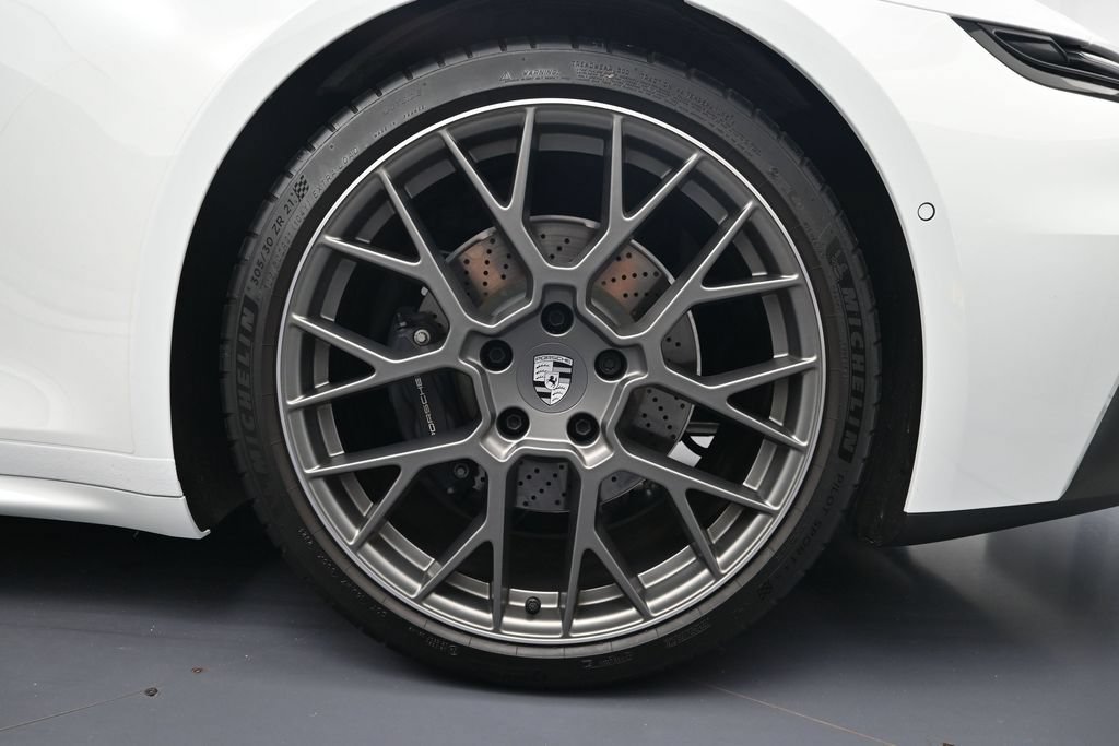 Certified 2025 Porsche 911 Carrera RWD image 29