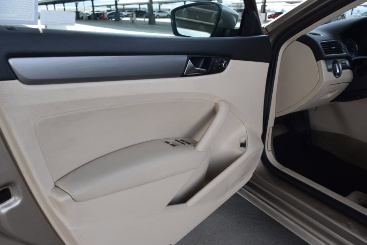 Used 2015 Volkswagen Passat TDI SE image 19