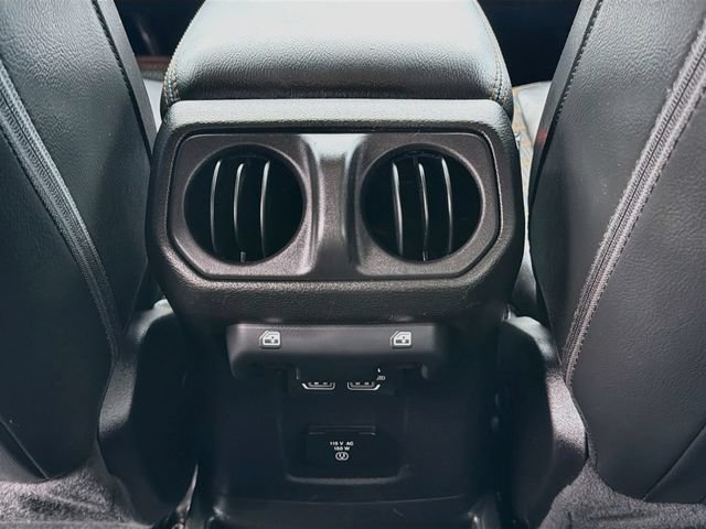 Used 2022 Jeep Wrangler Unlimited Sahara AWD/4WD image 28