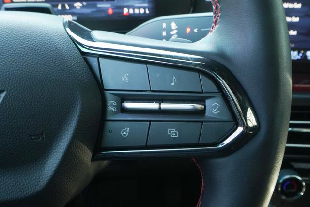 Used 2024 Chevrolet Traverse RS image 17