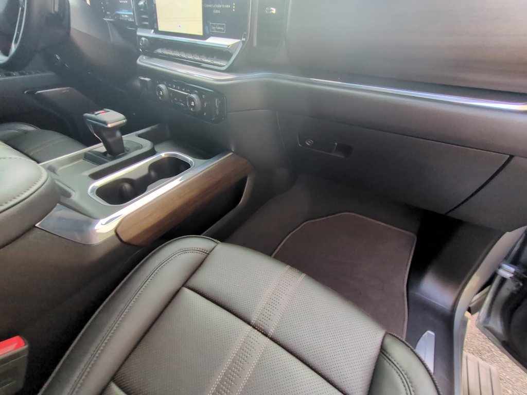 Used 2024 Chevrolet Silverado 1500 High Country w/ Technology Package AWD/4WD image 26