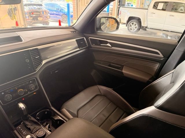 Used 2023 Volkswagen Atlas Cross Sport SEL Premium R-Line AWD/4WD image 18