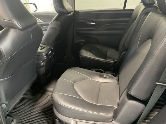 Used 2024 Toyota Grand Highlander AWD image 18