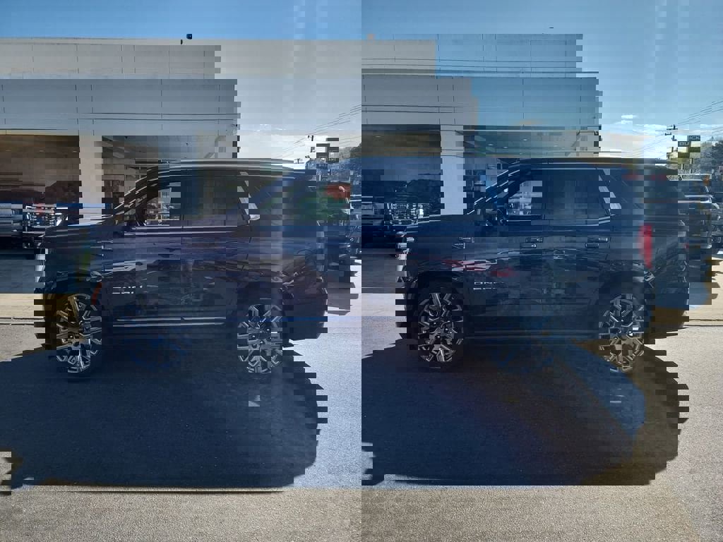 Certified 2025 GMC Yukon Denali Ultimate AWD/4WD image 5