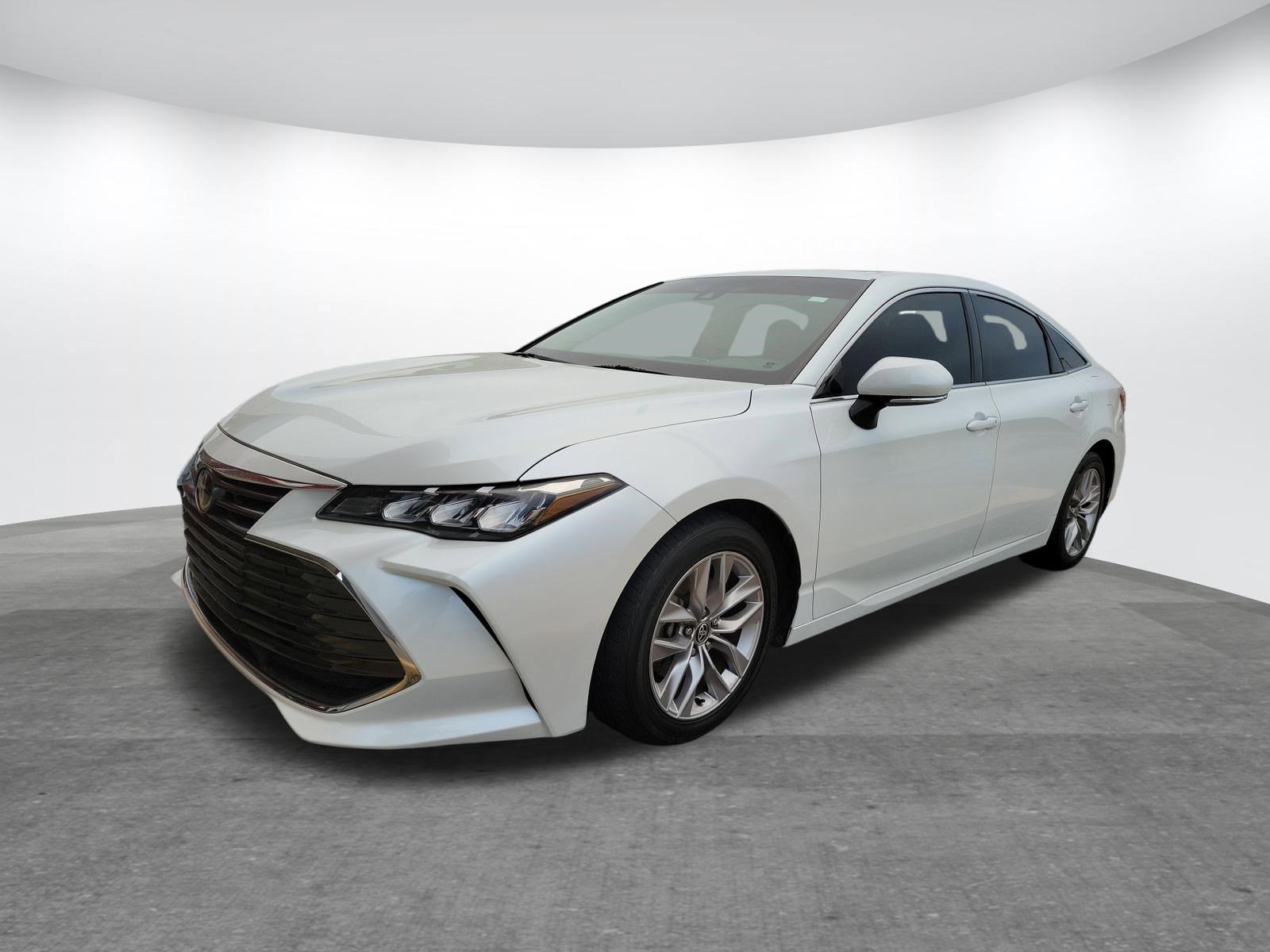 Used 2020 Toyota Avalon XLE w/ Moonroof Package image 3