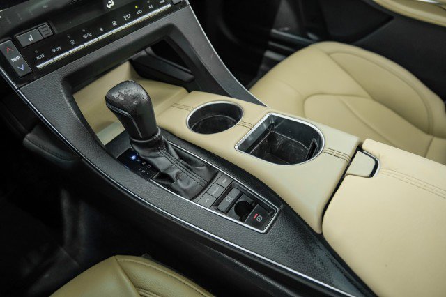 Used 2019 Toyota Avalon XLE w/ Moonroof Package image 25