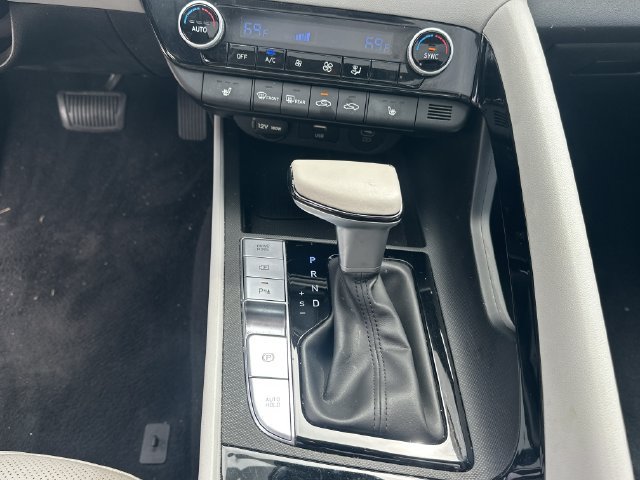 Certified 2024 Hyundai Elantra Limited FWD image 19
