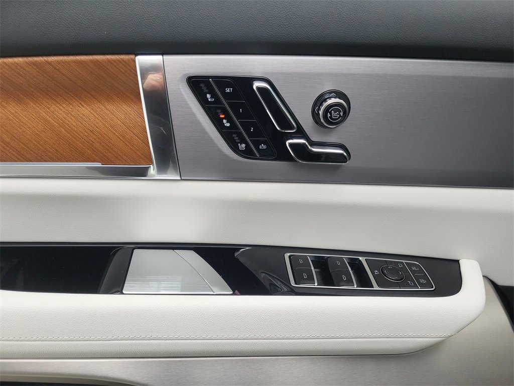 New 2026 Cadillac Vistiq Sport image 14