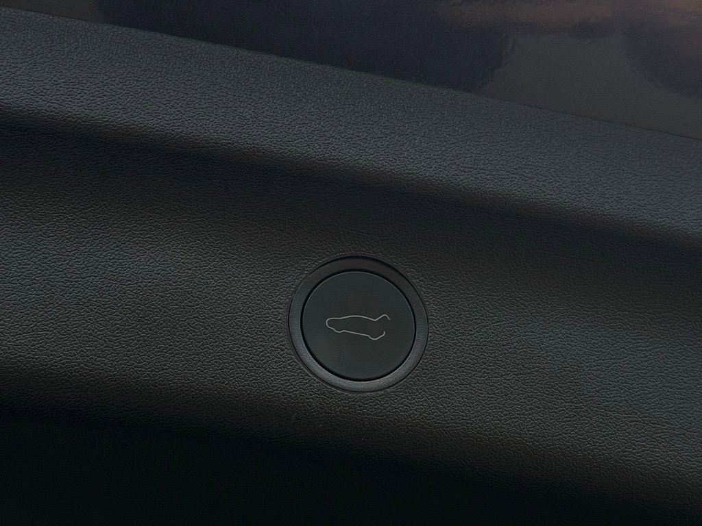 Used 2025 Tesla Model Y Long Range RWD image 19