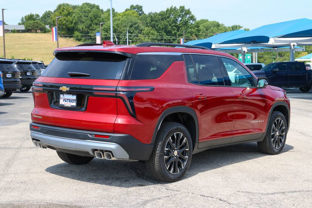 New 2026 Chevrolet Traverse LT w/ Sun and Wheel Package FWD image 3