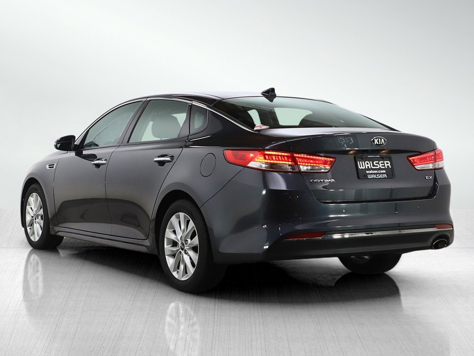 Used 2017 Kia Optima EX w/ Premium Package image 3