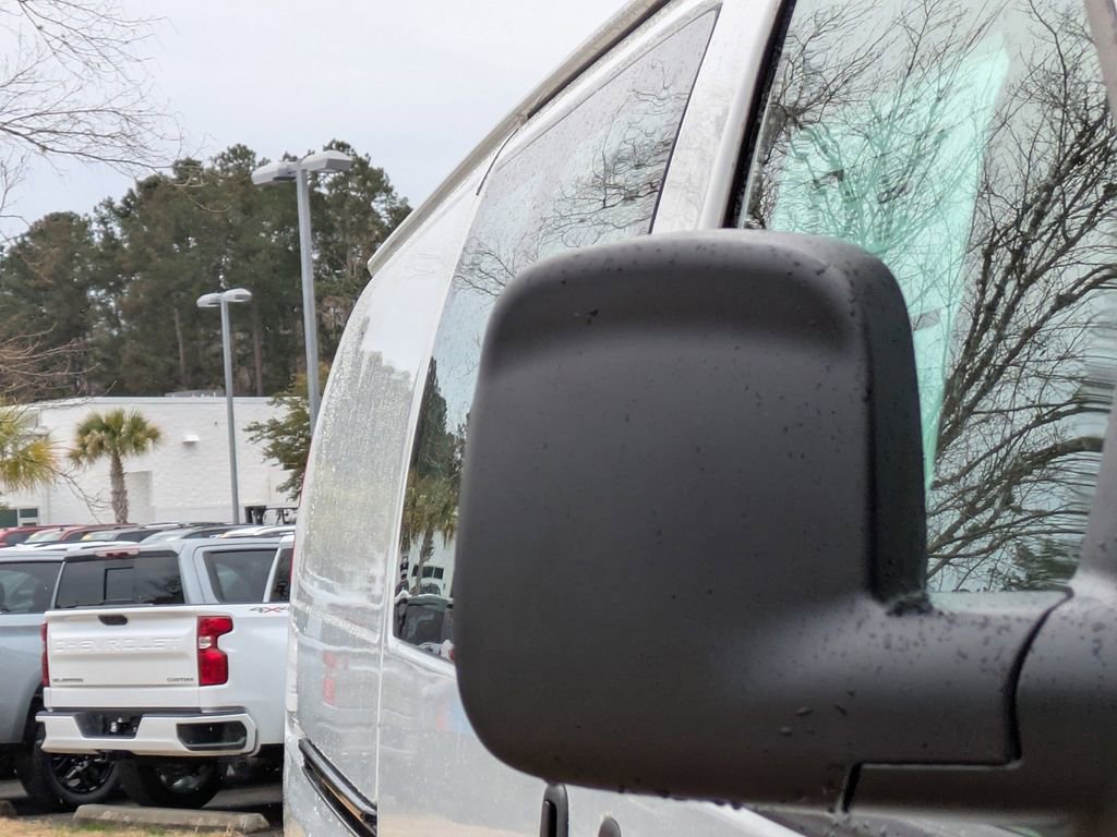 New 2025 Chevrolet Express 2500 Work Van 3D Extended Cargo Van w/ Driver Convenience Package image 10
