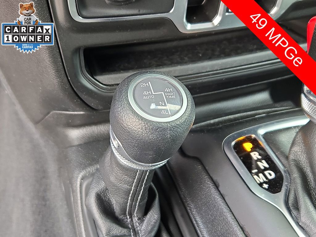 Used 2025 Jeep Wrangler Unlimited Sahara w/ Safety Group AWD/4WD image 23