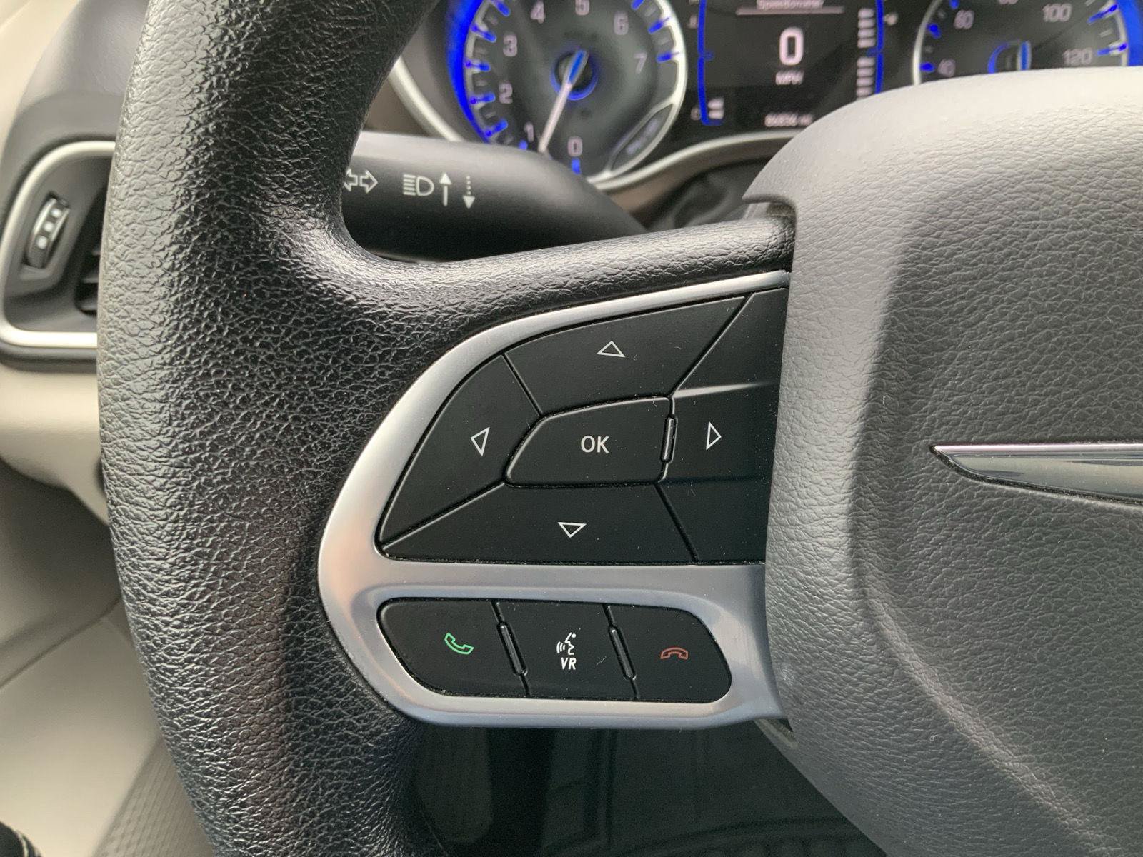 Used 2020 Chrysler Voyager Lxi FWD image 26