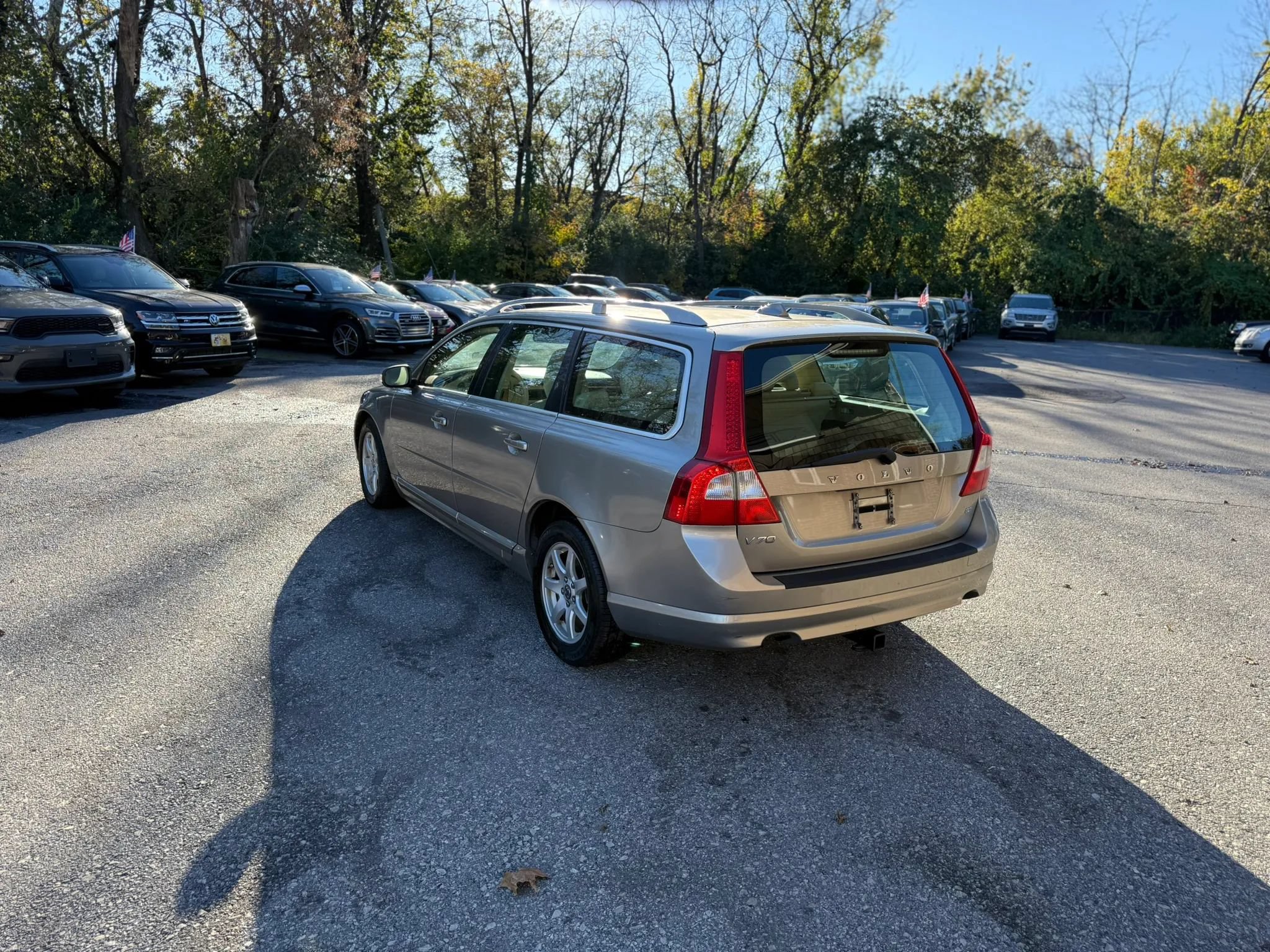 Used 2010 Volvo V70 R-Design FWD image 6