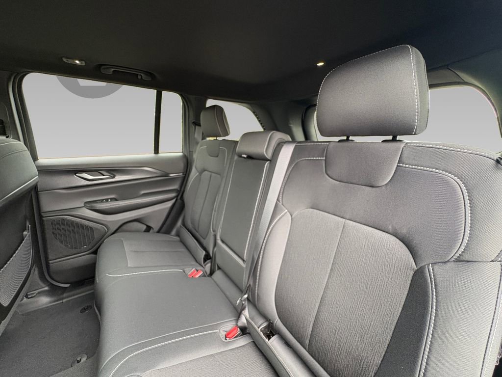 New 2026 Jeep Grand Cherokee Laredo X image 4