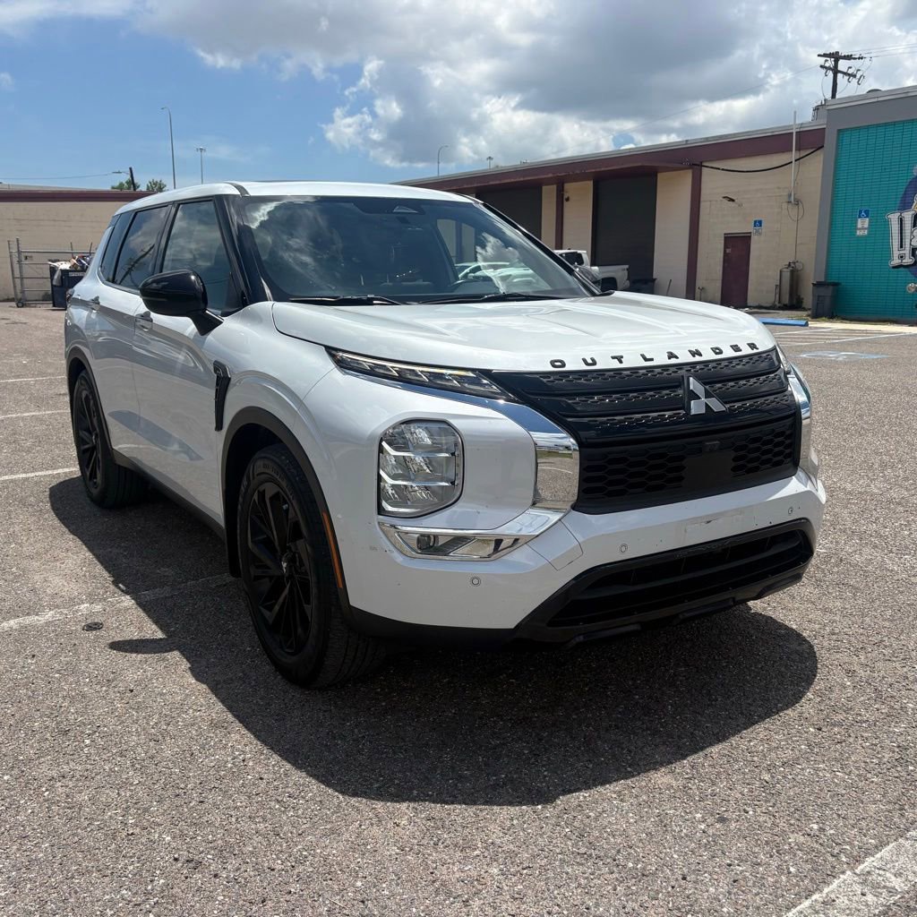Used 2022 Mitsubishi Outlander SE FWD image 1