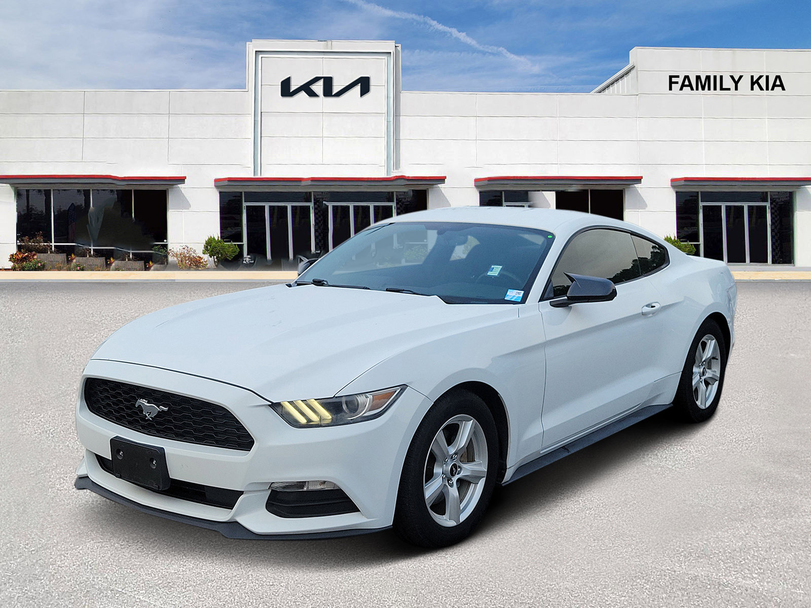 Used 2017 Ford Mustang Coupe RWD image 3