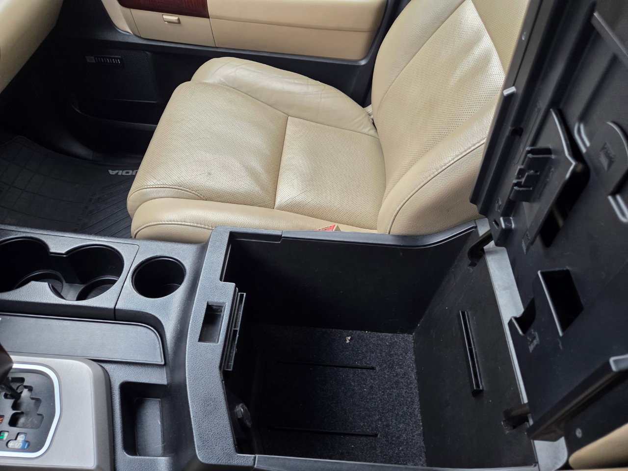 Used 2012 Toyota Sequoia Platinum image 24