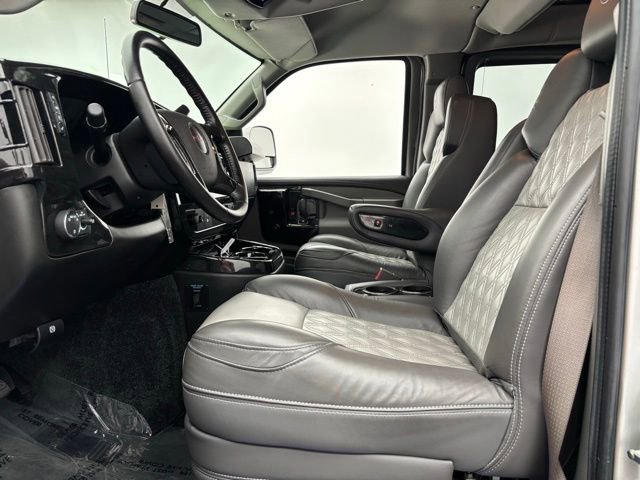 Used 2022 GMC Savana 2500 Extended w/ Enhanced Convenience Package RWD image 19