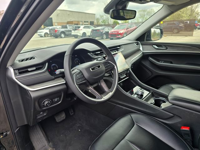 Used 2024 Jeep Grand Cherokee L Limited w/ Black Appearance Package image 11