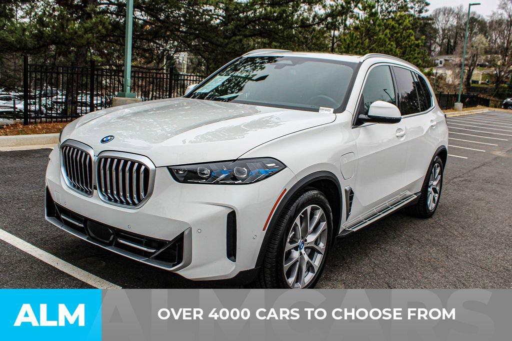 Used 2025 BMW X5 xDrive50e image 3