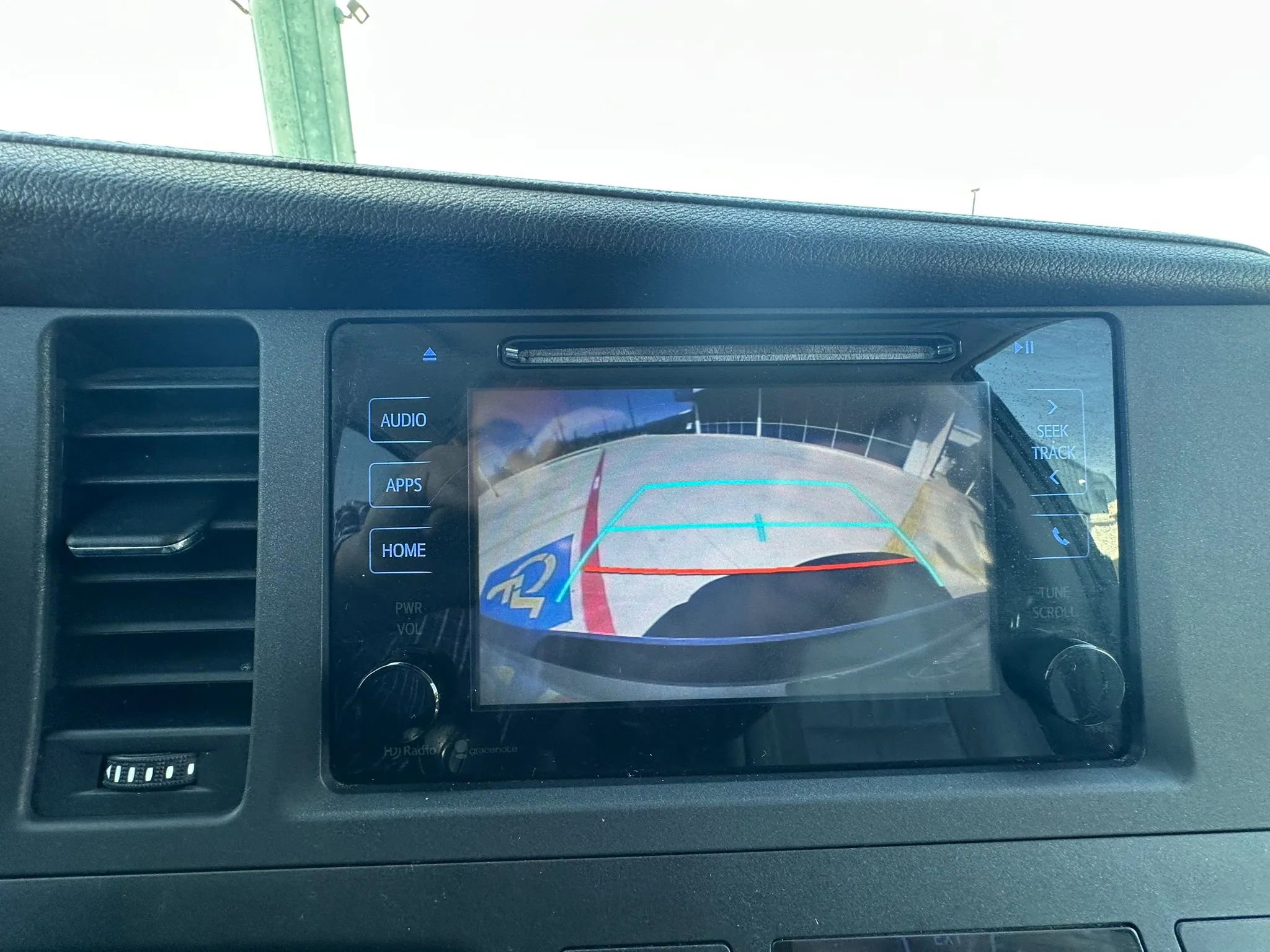 Used 2015 Toyota Sienna XLE image 27