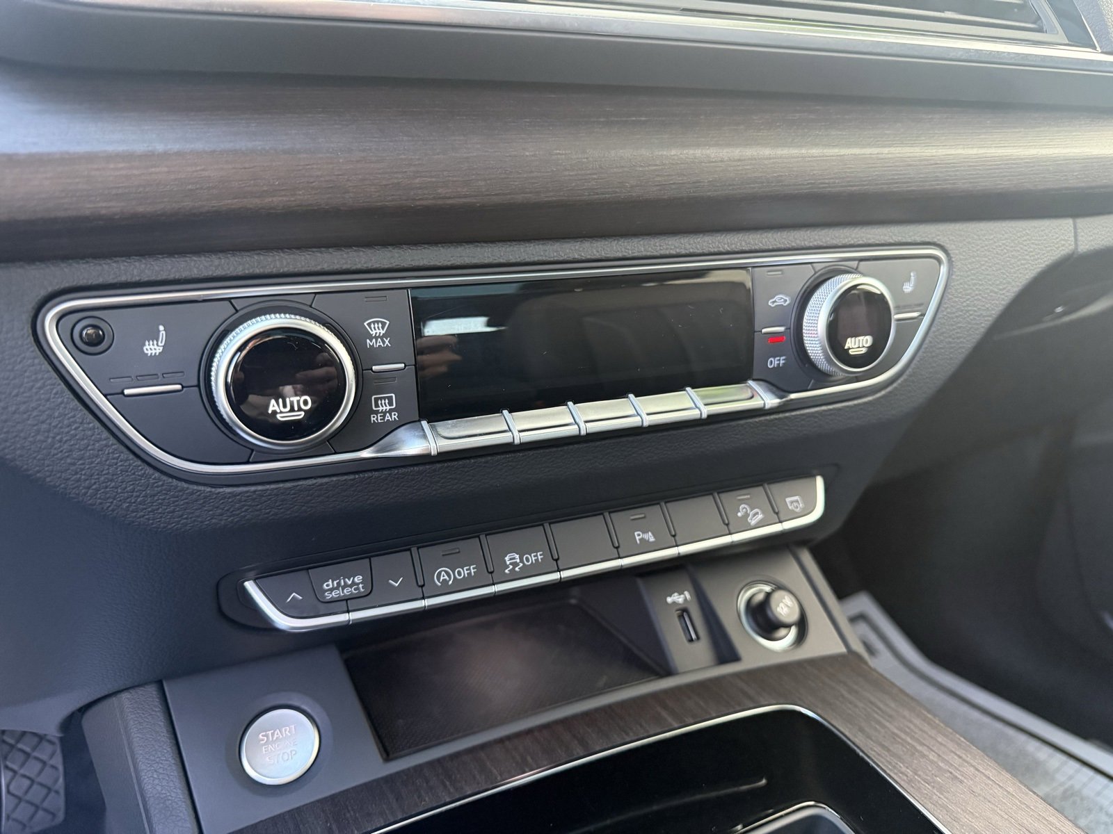 Used 2023 Audi Q5 2.0T Premium w/ Convenience Package image 18