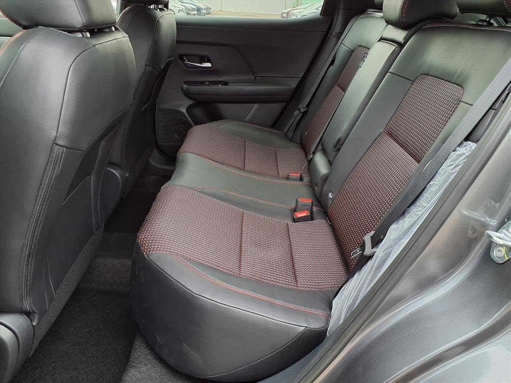 New 2026 Nissan Kicks SR w/ Cold Weather Package image 17