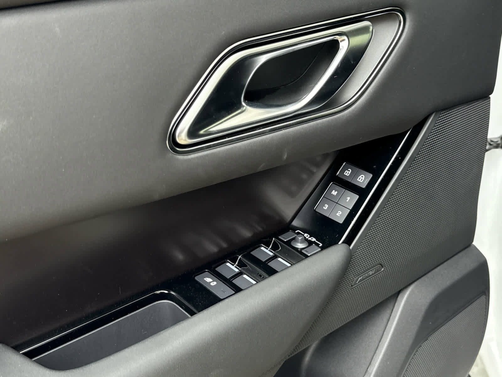 New 2026 Land Rover Range Rover Velar Dynamic SE image 15