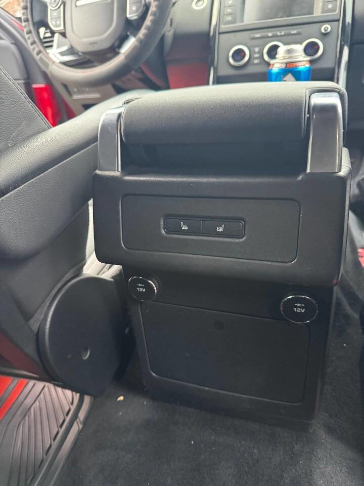 Used 2017 Land Rover Discovery SE image 28