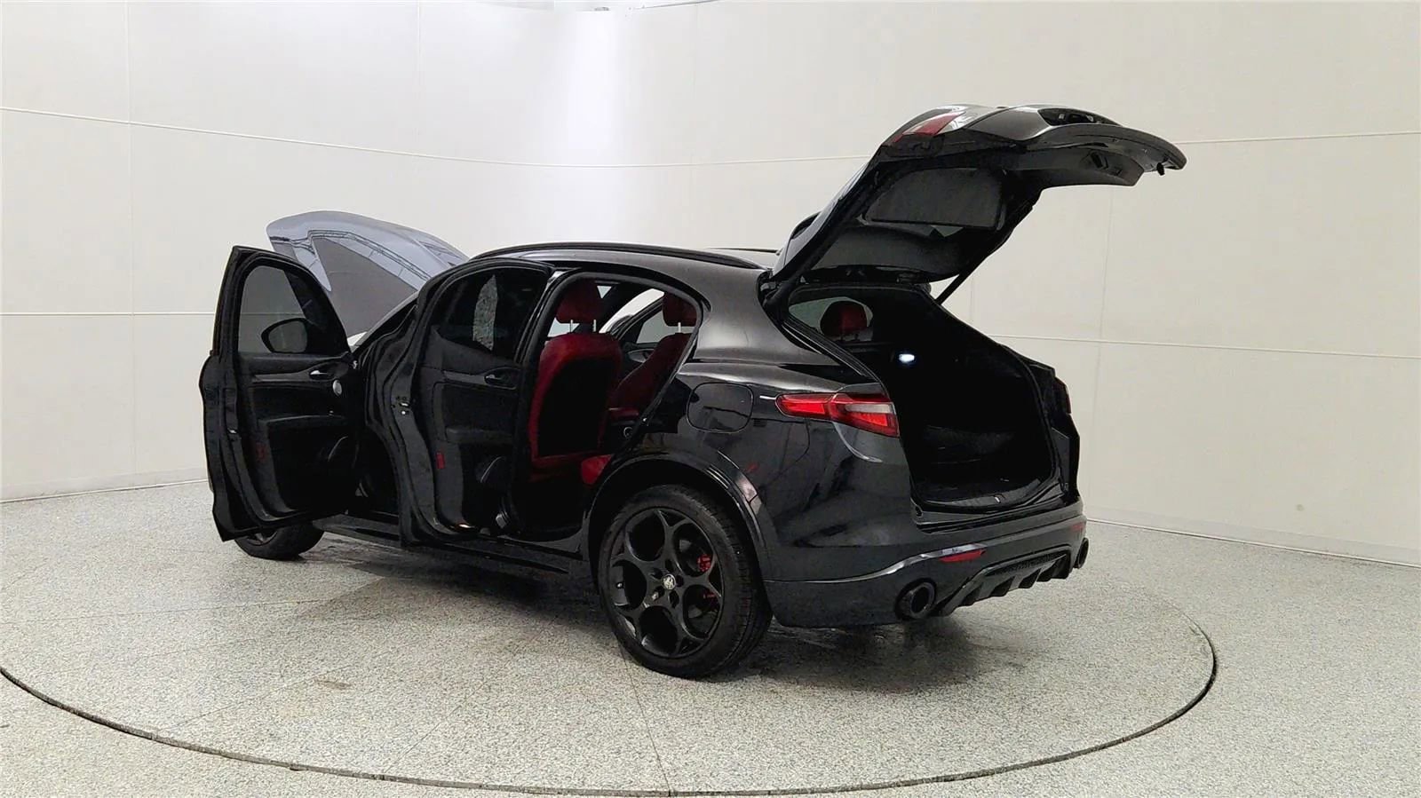 Used 2022 Alfa Romeo Stelvio Veloce AWD/4WD image 11