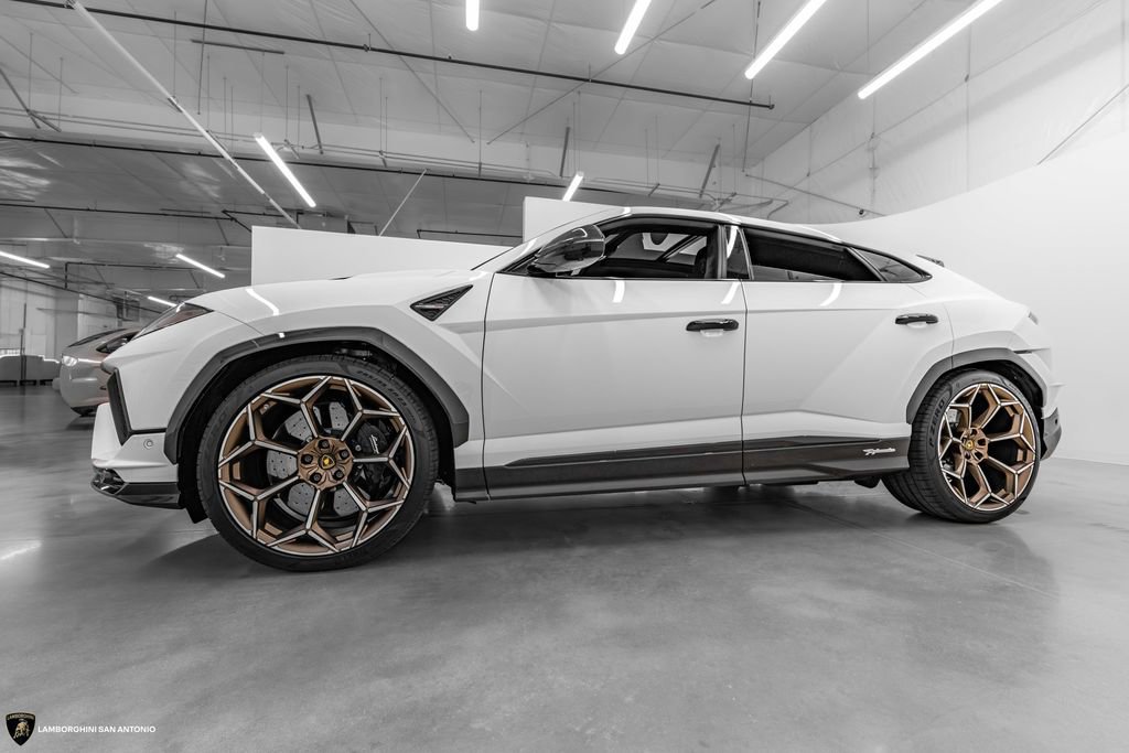 Used 2023 Lamborghini Urus Performante AWD/4WD image 23