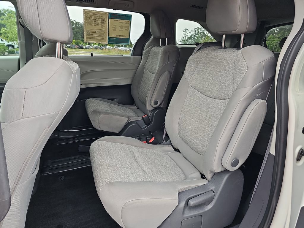 Used 2021 Toyota Sienna LE FWD image 20