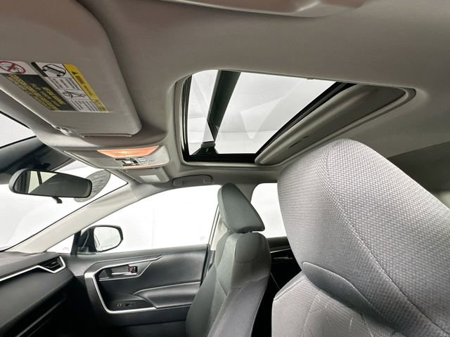 Used 2021 Toyota RAV4 XLE w/ Convenience Package AWD/4WD image 17