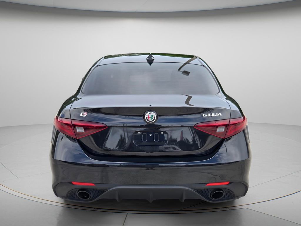Used 2023 Alfa Romeo Giulia Veloce RWD image 6