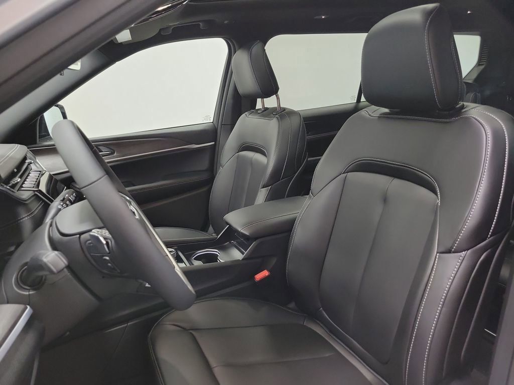 New 2025 Jeep Grand Cherokee L Limited w/ Black Appearance Package image 16