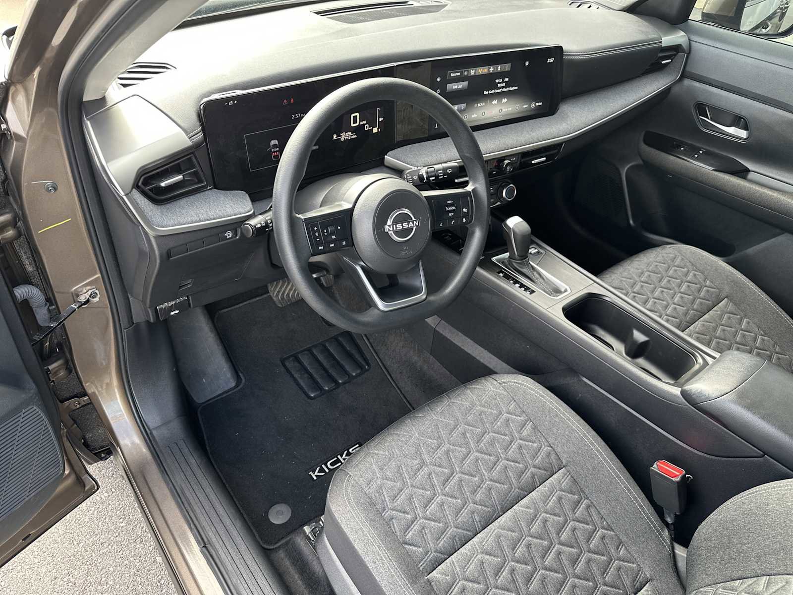 Used 2025 Nissan Kicks SV FWD image 8