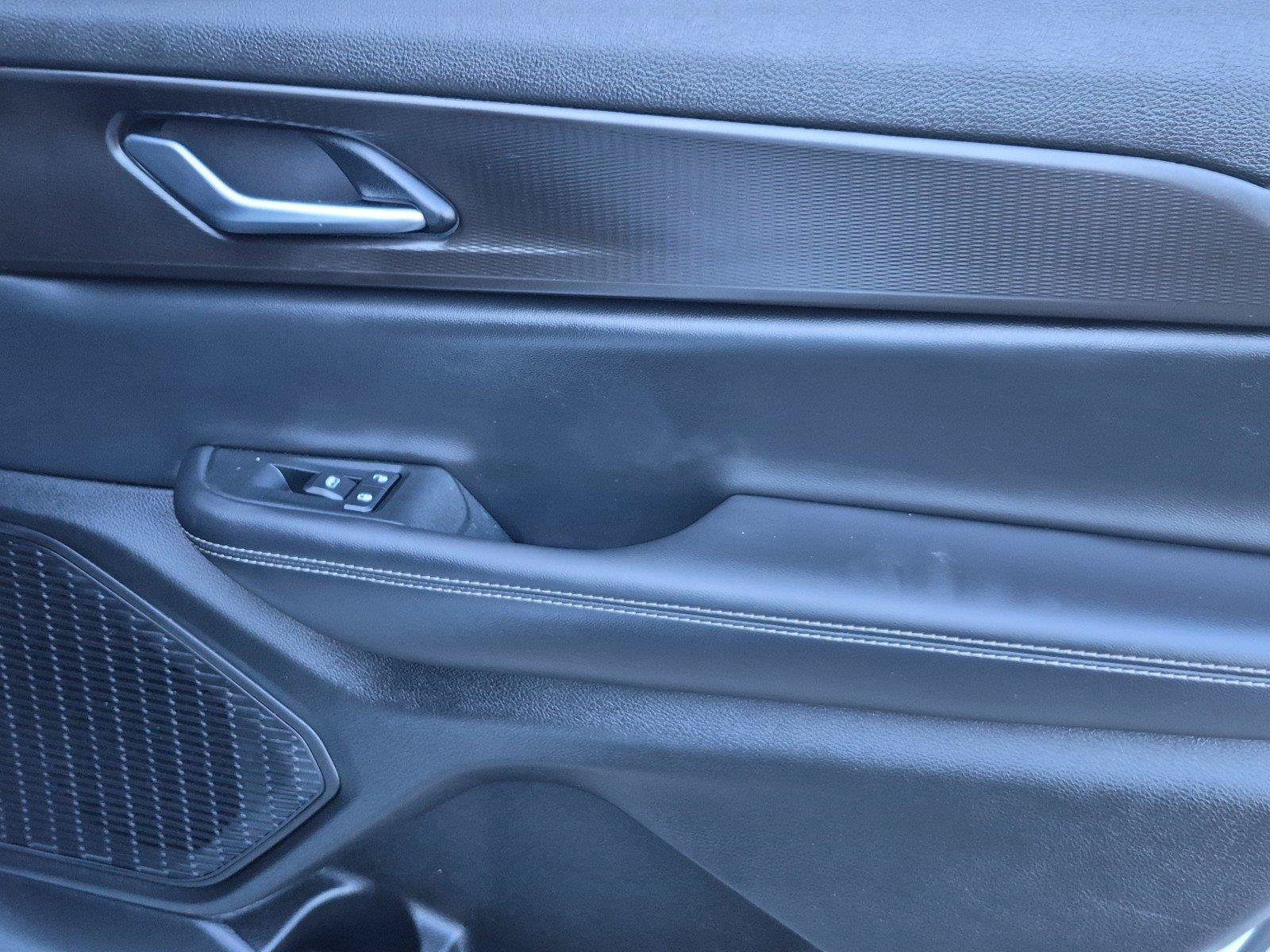 Used 2023 Jeep Grand Cherokee L Laredo RWD image 8