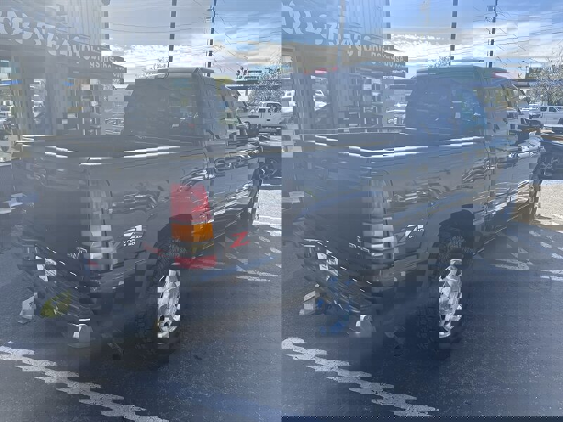 Used 2005 GMC Sierra 1500 SLT w/ Light Duty Power Package image 4