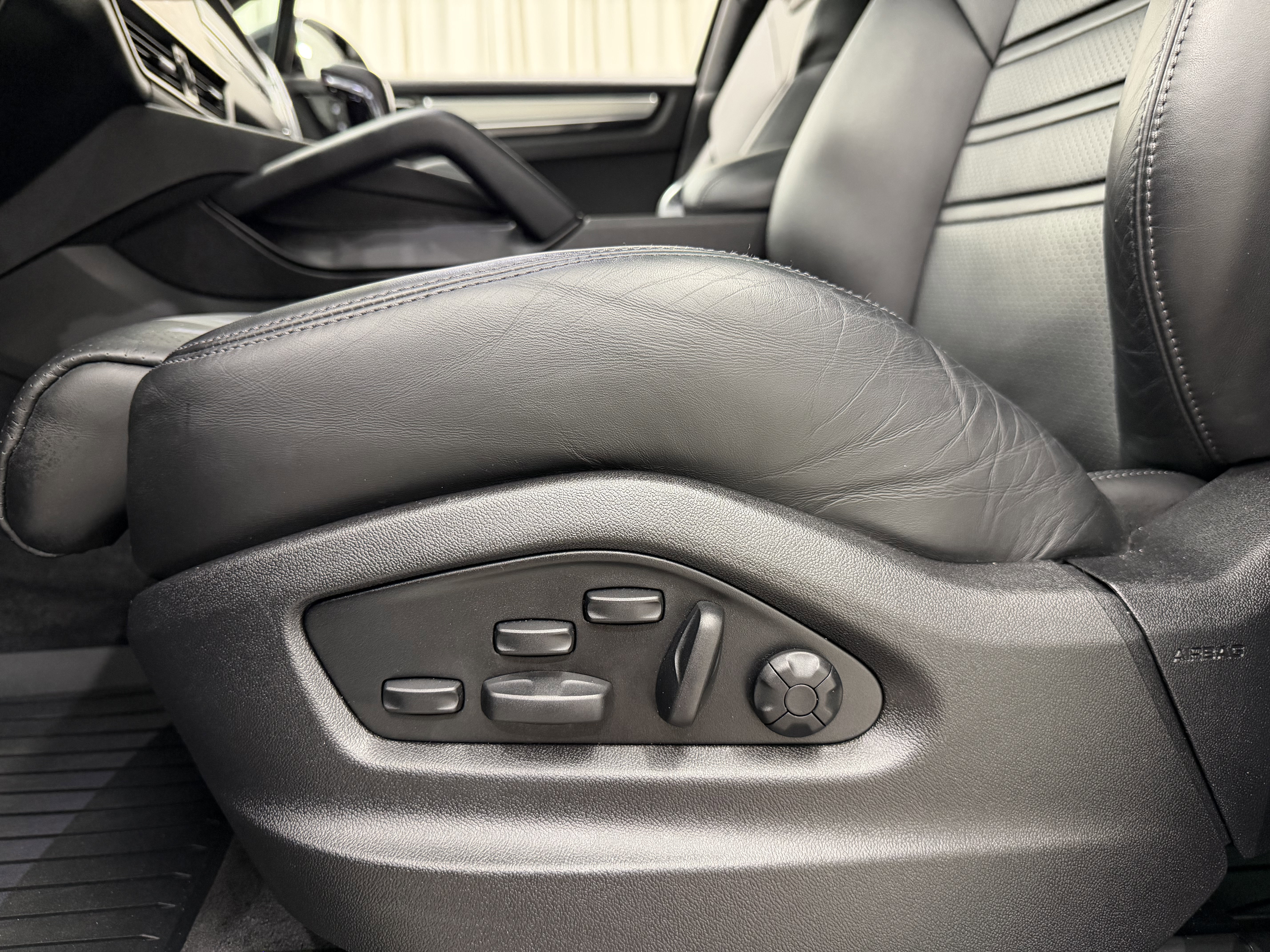 Certified 2022 Porsche Cayenne S image 33