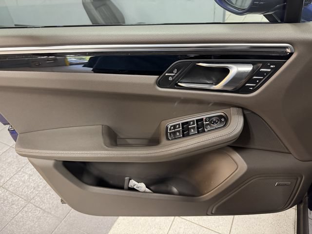 Used 2023 Porsche Macan S AWD/4WD image 27