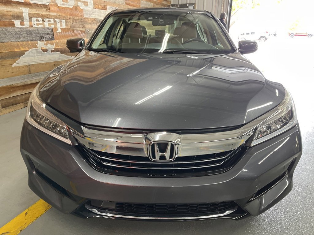 Used 2017 Honda Accord Touring image 6