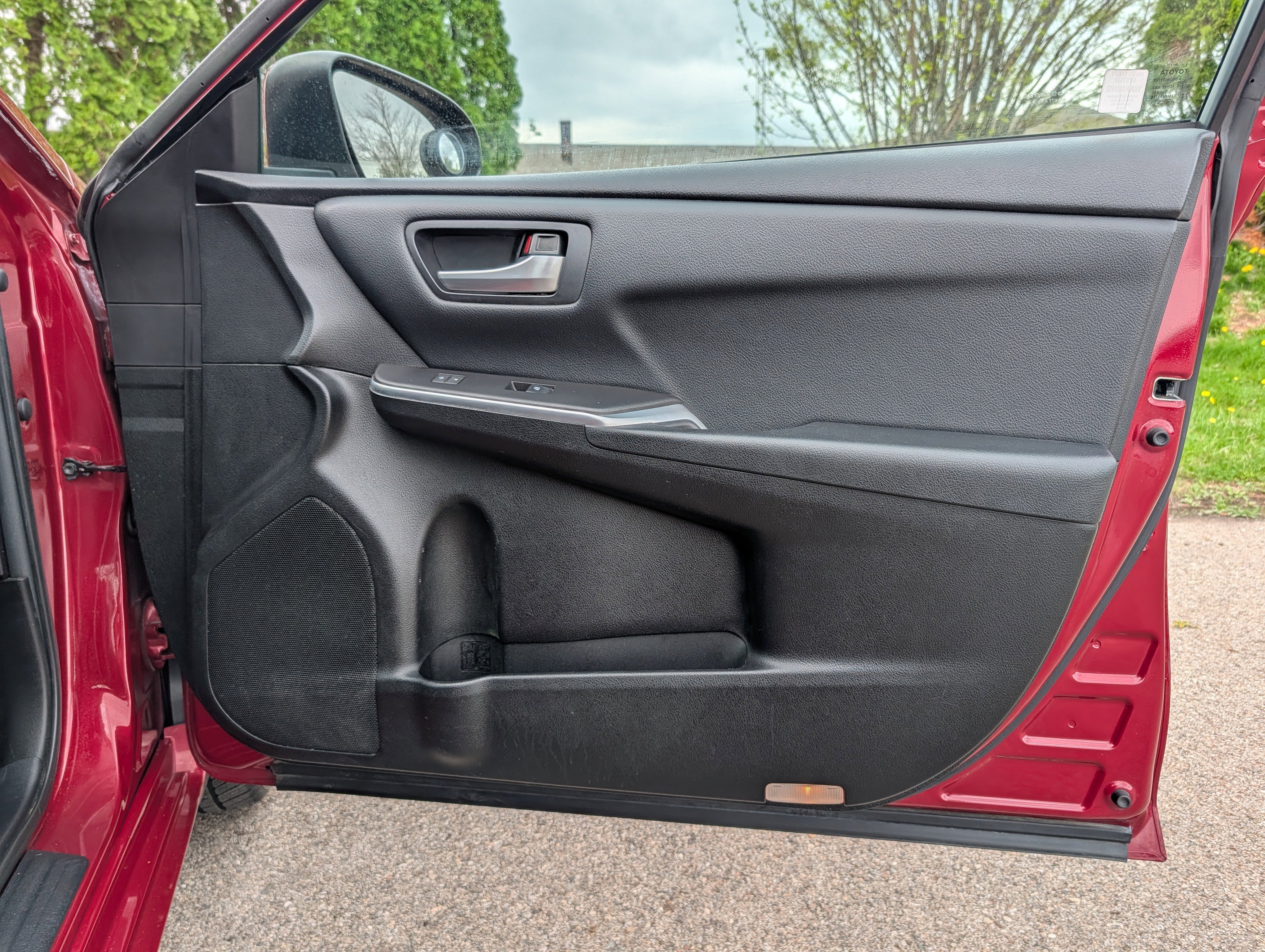 Used 2016 Toyota Camry SE FWD image 30