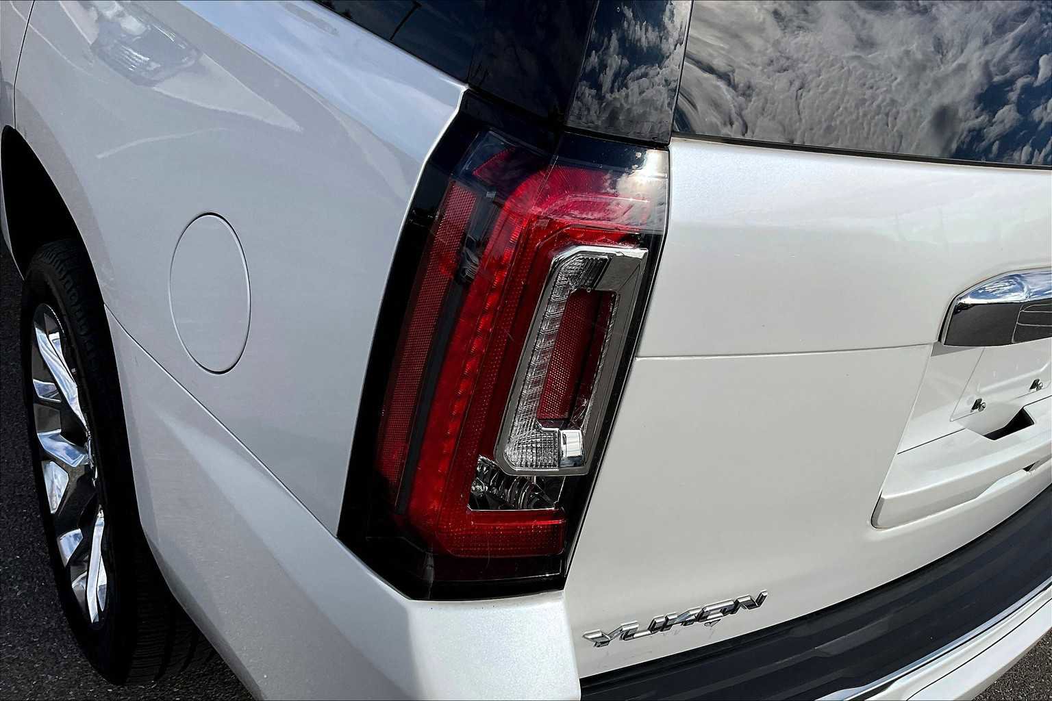 Used 2016 GMC Yukon Denali w/ Open Road Package image 29