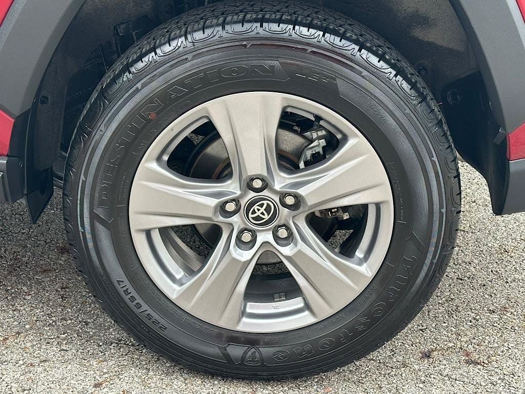 Certified 2025 Toyota RAV4 XLE FWD image 28