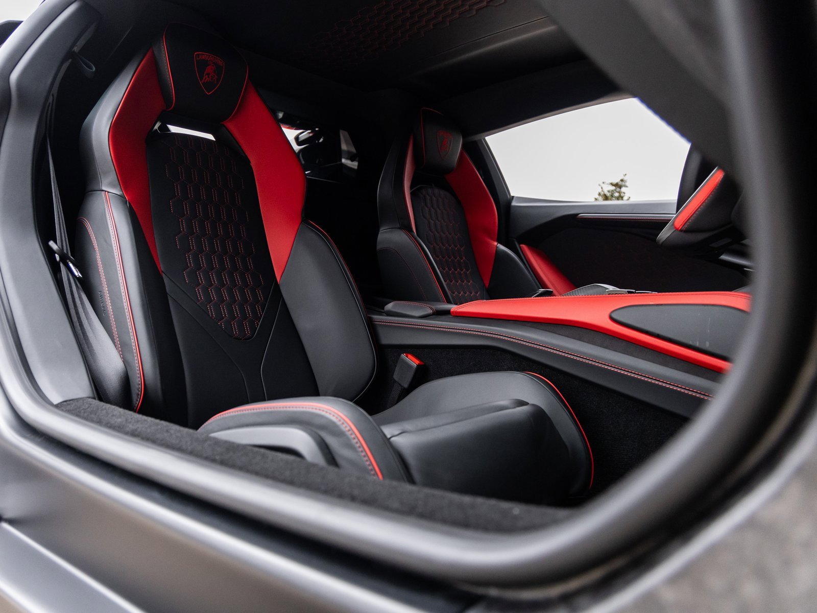 Used 2024 Lamborghini Revuelto image 45