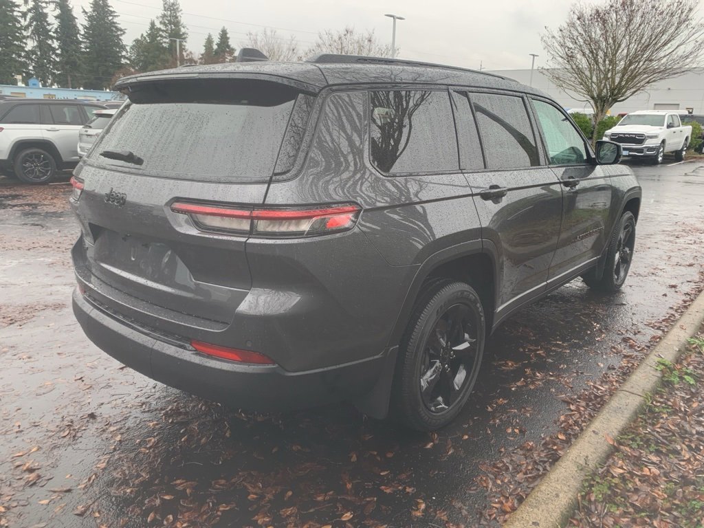 Used 2025 Jeep Grand Cherokee L Altitude image 3