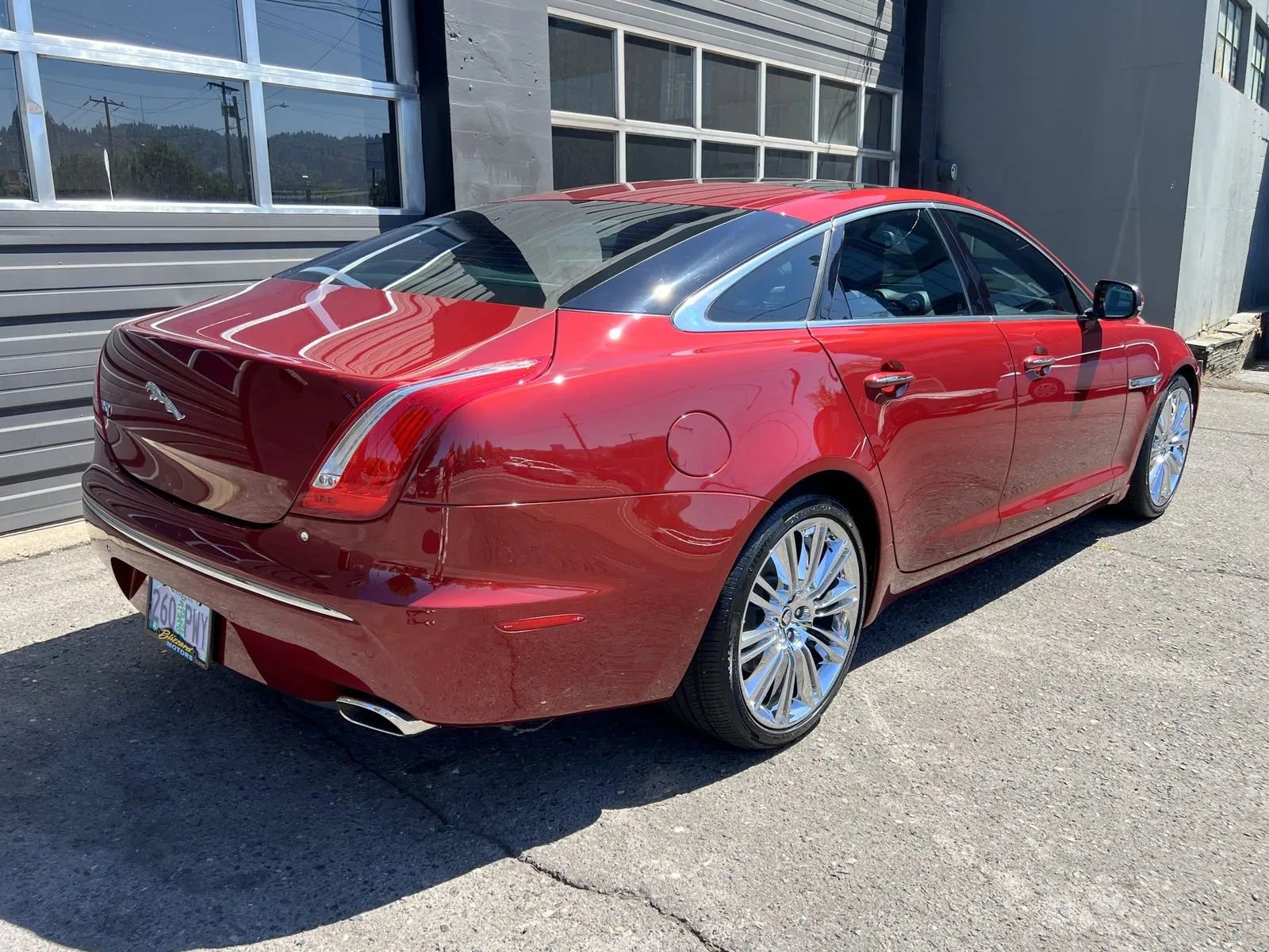 Used 2011 Jaguar XJ image 6
